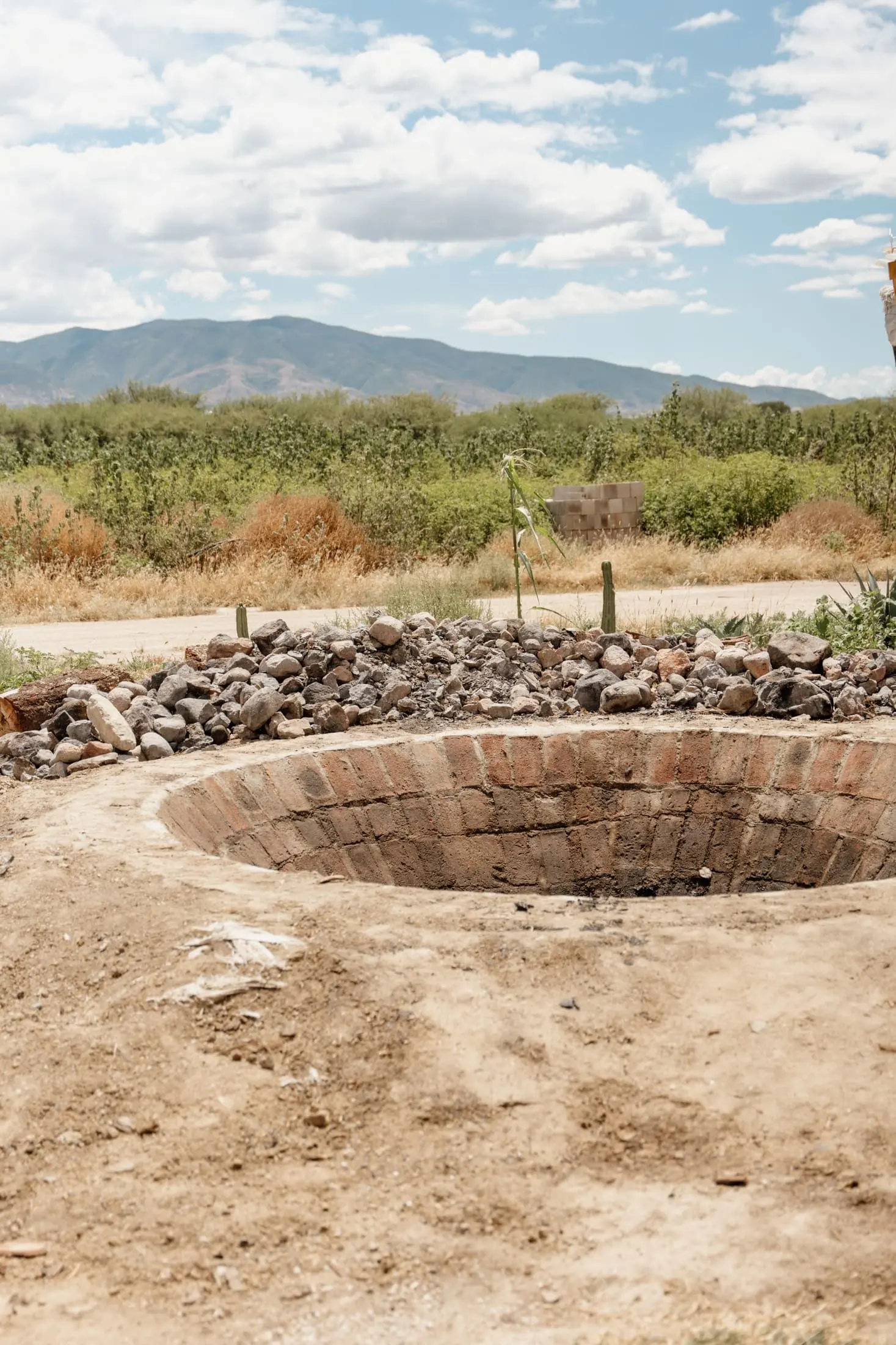 Stone oven for cooking the agave